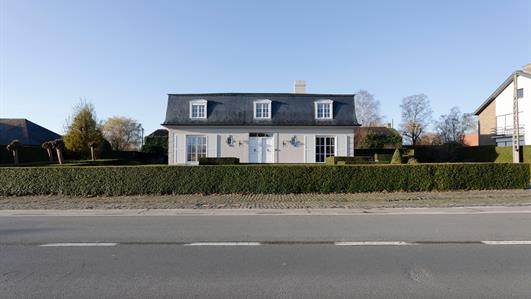 Villa met bedrijfsgebouw Te koop Tielt (8700)